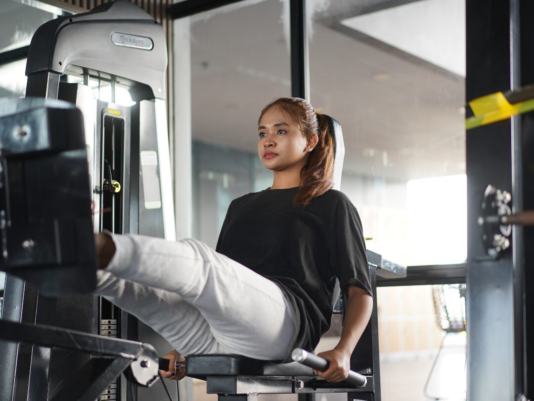 personal trainer Vancouver helping client stay consistent with training