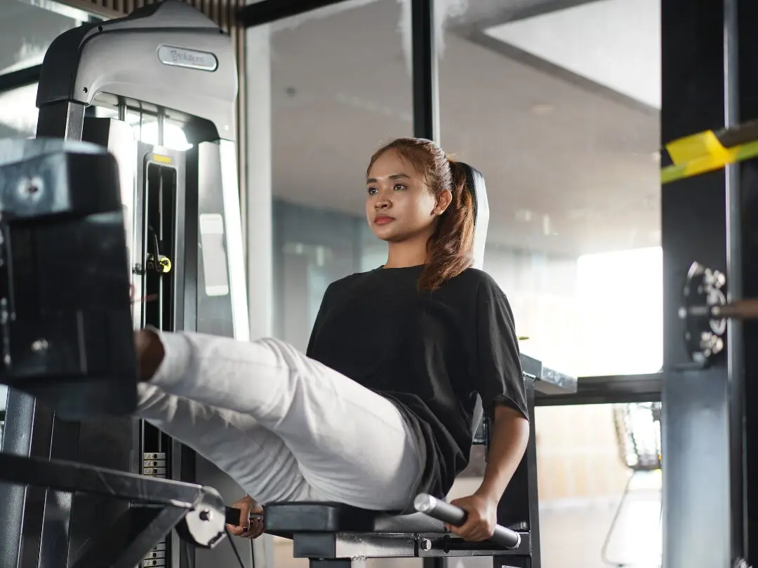 personal trainer Vancouver helping client stay consistent with training